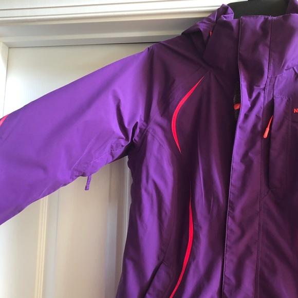 The North Face Women’s Jacket - Picture 4 of 5